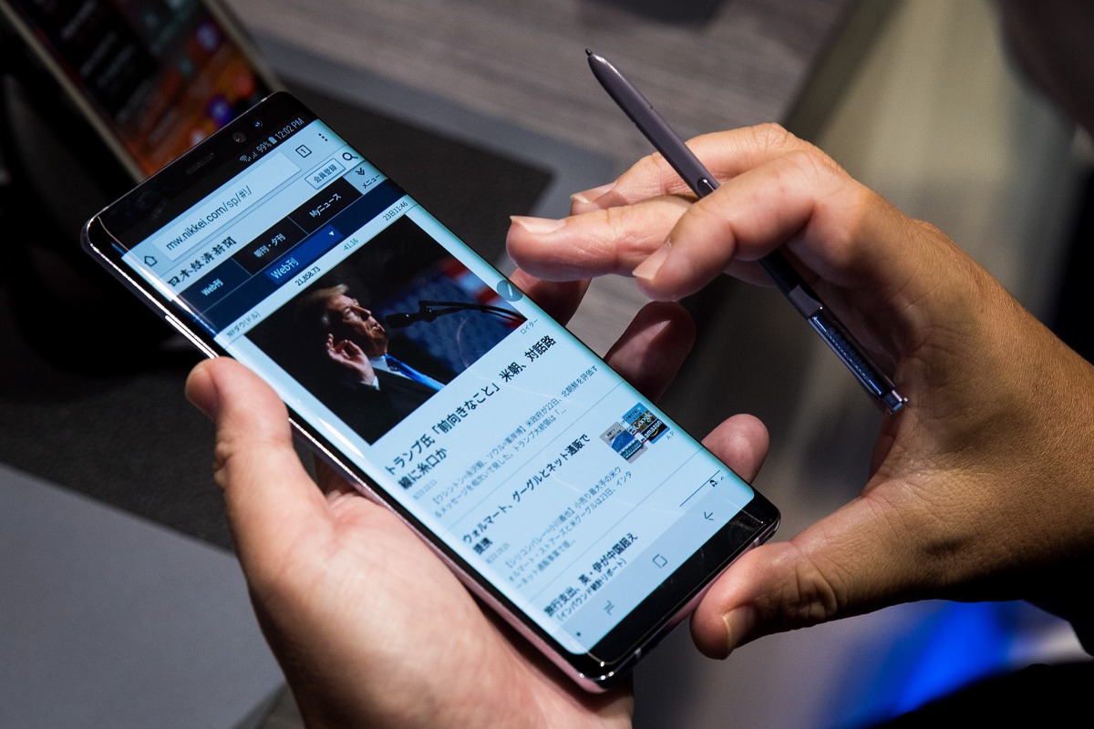 A man tries the new Samsung Galaxy Note8 smartphone during a launch event, August 23, 2017 in New York City. (Drew Angerer/Getty Images/AFP)