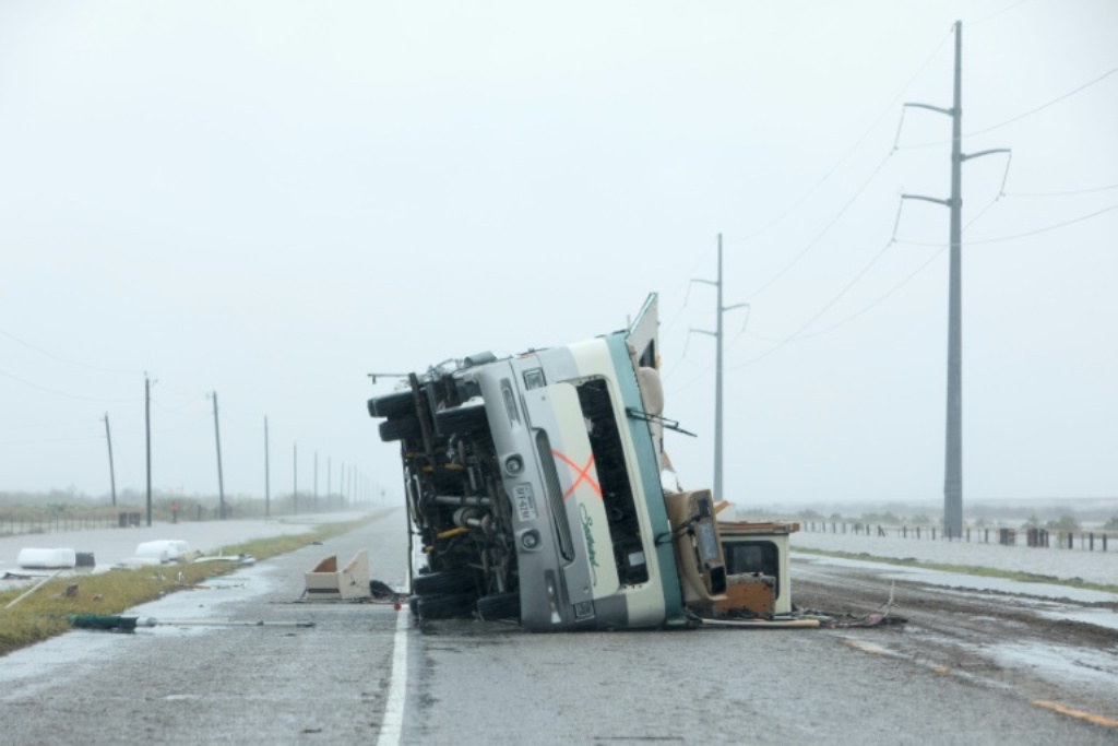 Hurricane Harvey toppled mobile homes, flattened buildings and sent boats floating into deserted streets © AFP / Daniel KRAMER.