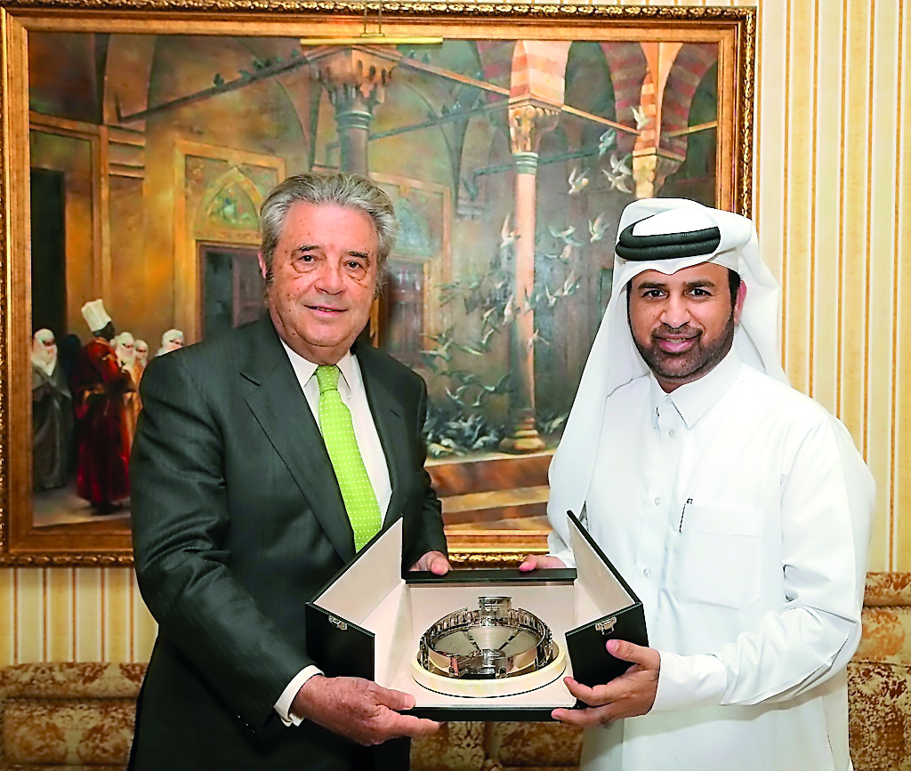 The Duke of Seville, Francisco de Borbón y Escasany receives a memento from Katara General Manager Dr Khalid bin Ibrahim Al Sulaiti.