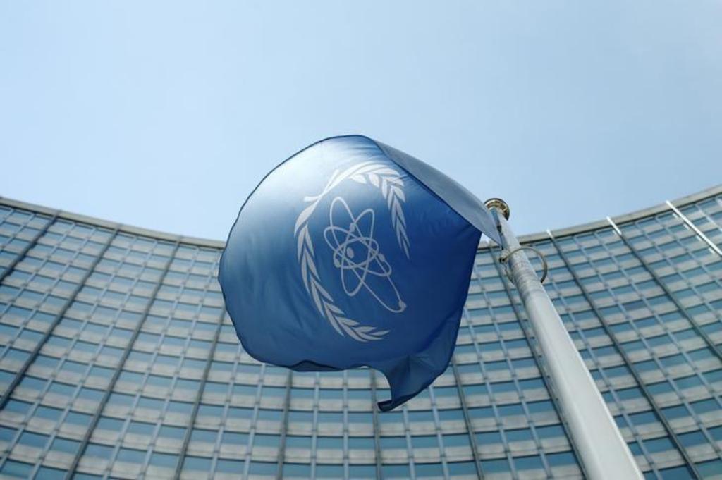 (file Photo) The flag of the International Atomic Energy Agency (IAEA) flies in front of its headquarters in Vienna, Austria, May 28, 2015. REUTERS/Heinz-Peter Bader