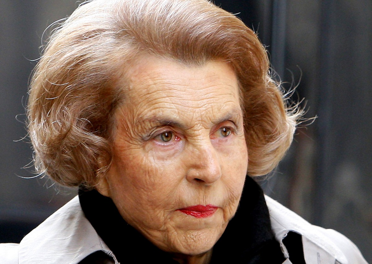 Liliane Bettencourt arriving at Saint-Louis-en-l'Ile church in Paris, to attend the funeral ceremony of Claude Pompidou, the widow of former French President, on July 6, 2007 AFP / Patrick Kovarik. 