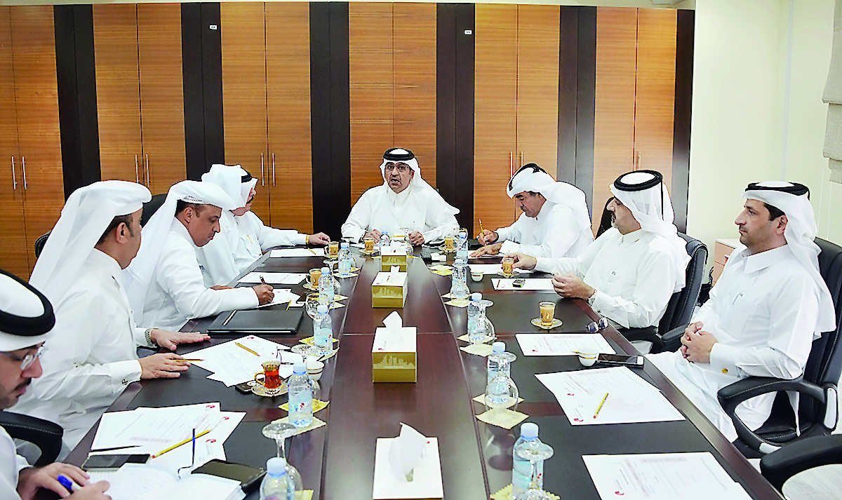 The Chairman of the Tourism Committee and Board Member of Qatar Chamber H E Sheikh Hamad bin Ahmed Al Thani chairs the meeting held to discuss the latest developments in the tourism sector. 