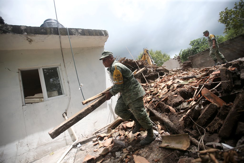 Soldiers clean the rubble on a destroyed house after an earthquake in San Juan Pilcaya, at the epicenter zone, Mexico, September 25, 2017. REUTERS/Edgard Garrido
