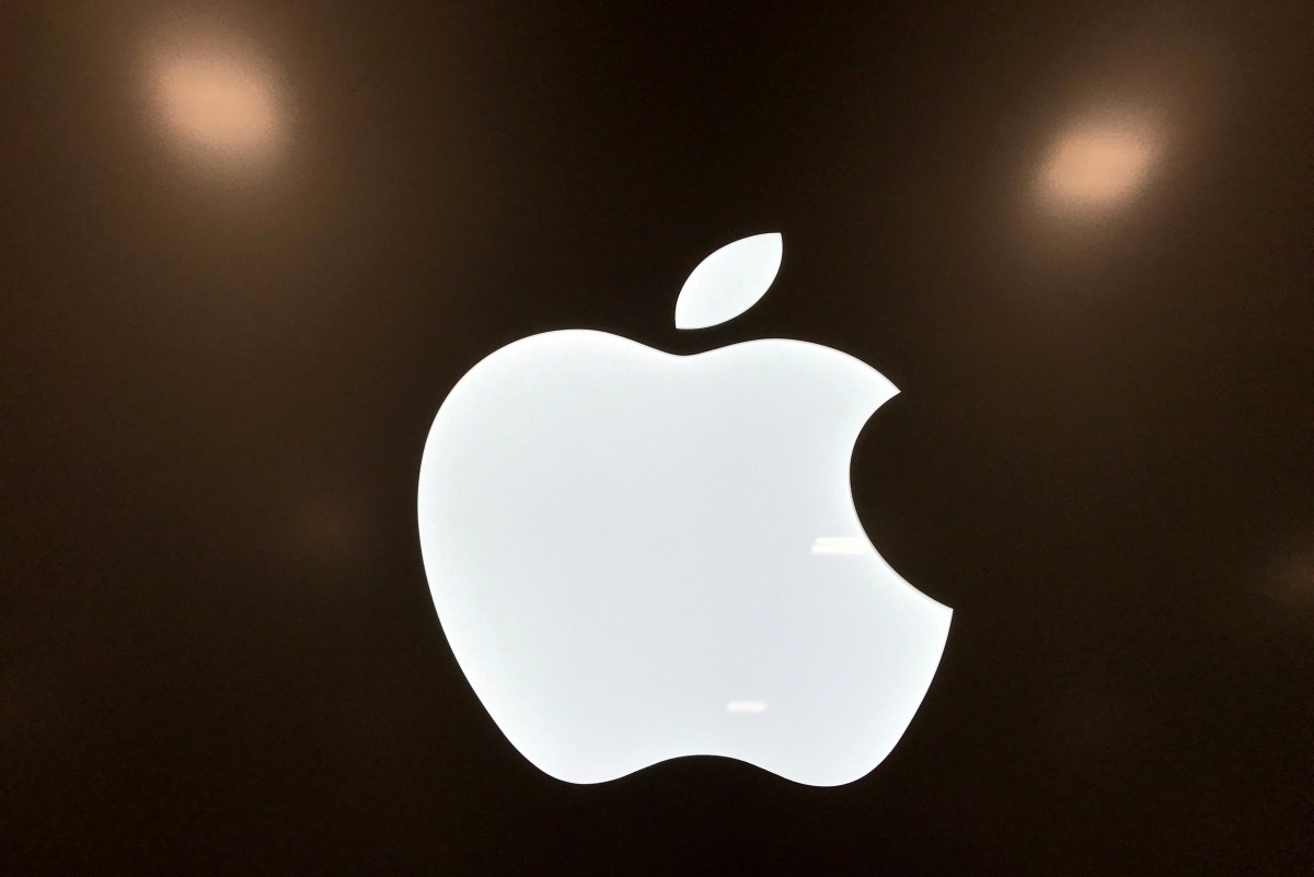 An Apple logo is seen in a store in Los Angeles, March 24, 2017 (REUTERS / Lucy Nicholson)