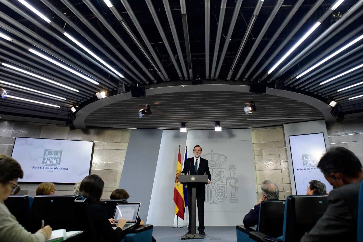 Spanish Prime Minister Mariano Rajoy gives a press conference at La Moncloa palace in Madrid on October 1, 2017. (AFP / Javier Soriano) 