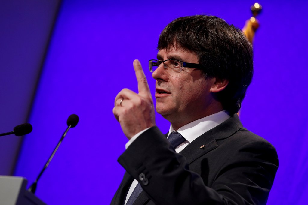 Catalan President Carles Puigdemont speaks during a news conference at Generalitat Palace in Barcelona, Spain, October 2, 2017. REUTERS/Albert Gea