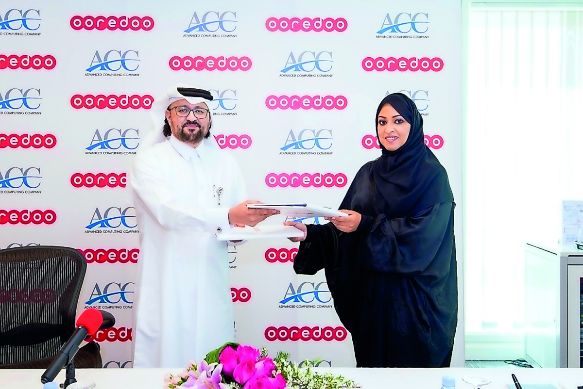 Waleed Al Sayed, CEO of Ooredoo Qatar, and Sheikha Athba Al Thani, Founder and CEO of Advanced Computing Company, at the agreement signing ceremony.