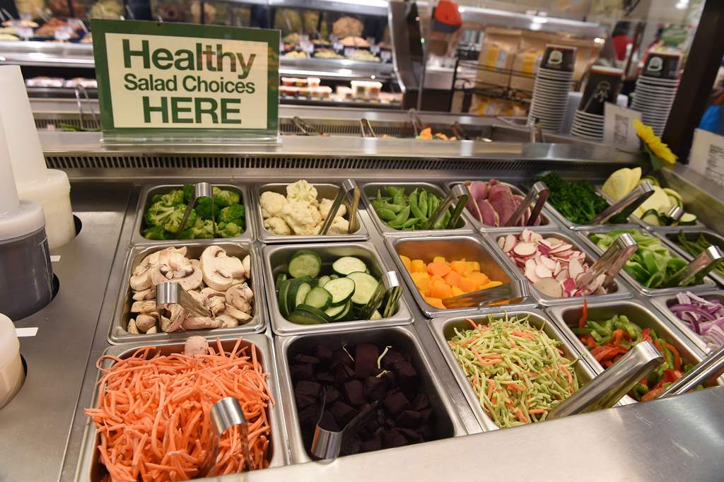 (FILES) This file photo taken on November 29, 2016 shows salad bar selections at a Ralph's Supermarket in Irvine, California. AFP / Robyn Beck