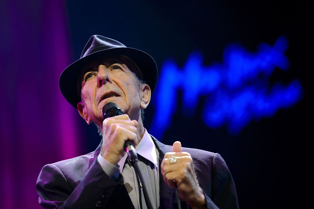 (FILES) This file photo taken on July 5, 2013 shows Canadian songwriter Leonard Cohen performing at the Auditorium Stravinski during the 47th Montreux Jazz Festival. AFP / FABRICE COFFRINI
