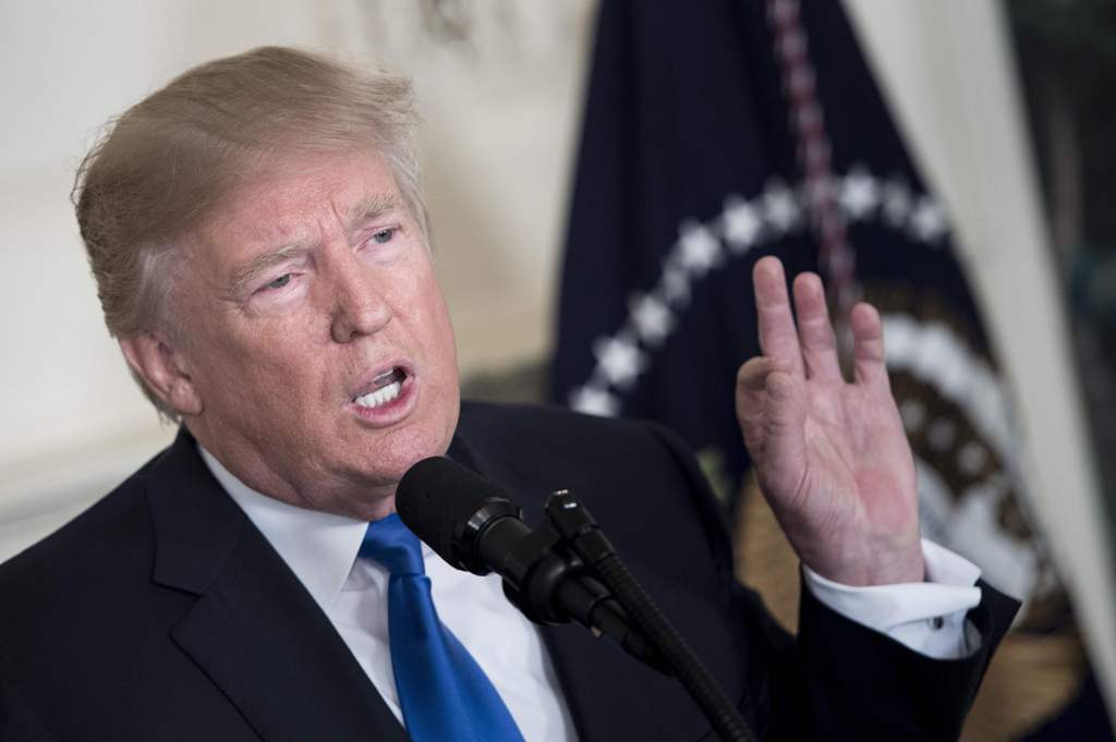 US President Donald Trump speaks about the Iran deal from the Diplomatic Reception room of the White House in Washington, DC, on October 13, 2017.   AFP / Brendan SMIALOWSKI 