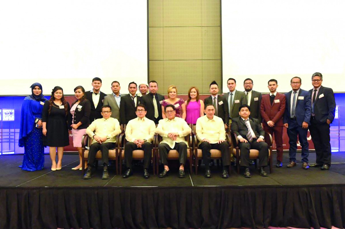 The Philippines Labour and Employment Secretary, Silvestre H Bello III, (middle seated) with the rest of the delegation, along with POLO and Philippine Embassy officials, UFOQ officers and members of Filipino community organisations.  Pic: Victor Magnipes