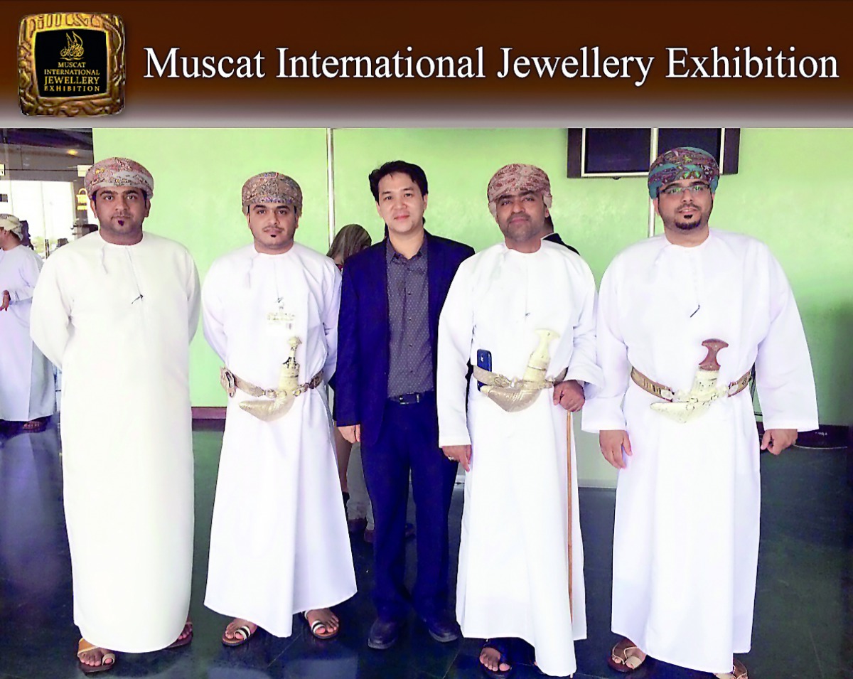 Hassan Ramadhan Suleiman (second right), Deputy Director General of Oman International Exhibition Centre, with Akavut Tangsilikusonwong (third right), Managing Director of VEGA Intertrade & Exhibitions LLC, and others during the announcement of 8th Muscat