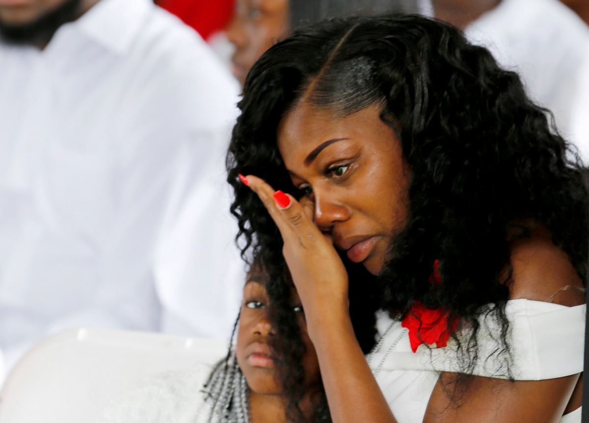 Myeshia Johnson, widow of U.S. Army Sergeant La David Johnson, who was among four special forces soldiers killed in Niger, sits with her daughter, Ah'Leeysa Johnson at a graveside service in Hollywood, Florida, October 21, 2017. Reuters/Joe Skipper