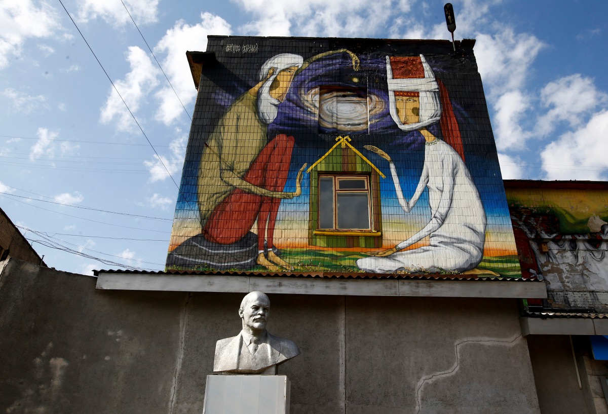 A monument of the Soviet state founder Vladimir Lenin is seen in Minsk, Belarus August 10, 2017. Reuters/Vasily Fedosenko