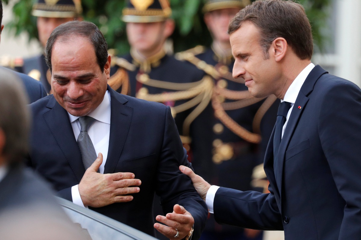 French President Emmanuel Macron greets Egyptian President Abdel Fattah al-Sisi as he leaves the Elysee palace, in Paris, France, October 24, 2017. Reuters/Philippe Wojazer