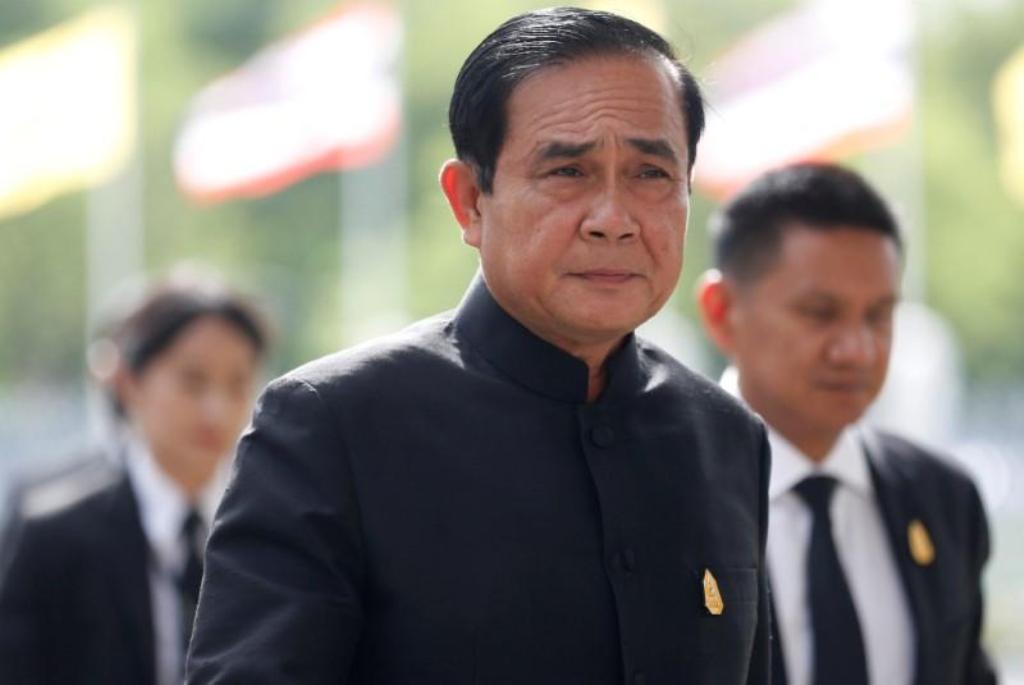 FILE PHOTO - Thailand's Prime Minister Prayuth Chan-ocha arrives to attend a weekly cabinet meeting at Government House in Bangkok, Thailand June 13, 2017. Picture taken June 13, 2017. REUTERS/Chaiwat Subprasom.