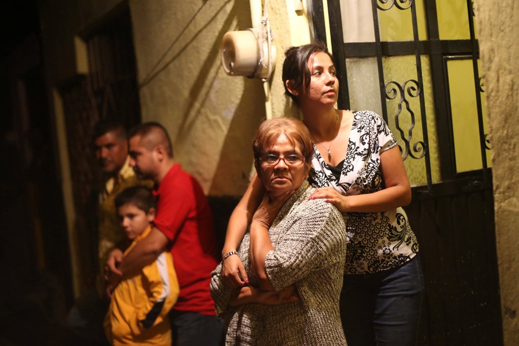 Relatives of inmate Ruben Cardenas await information before Texas orders his execution outside of the Cardenas' family house in Irapuato, in Guanajuato state, Mexico. Reuters/ Edgard Garrido
