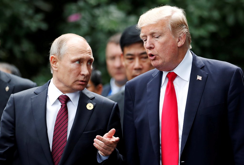 An image of US President Donald Trump (R) and Russia's President Vladimir Putin talk during the family photo session at the APEC Summit in Danang, Vietnam November 11, 2017. REUTERS/Jorge Silva