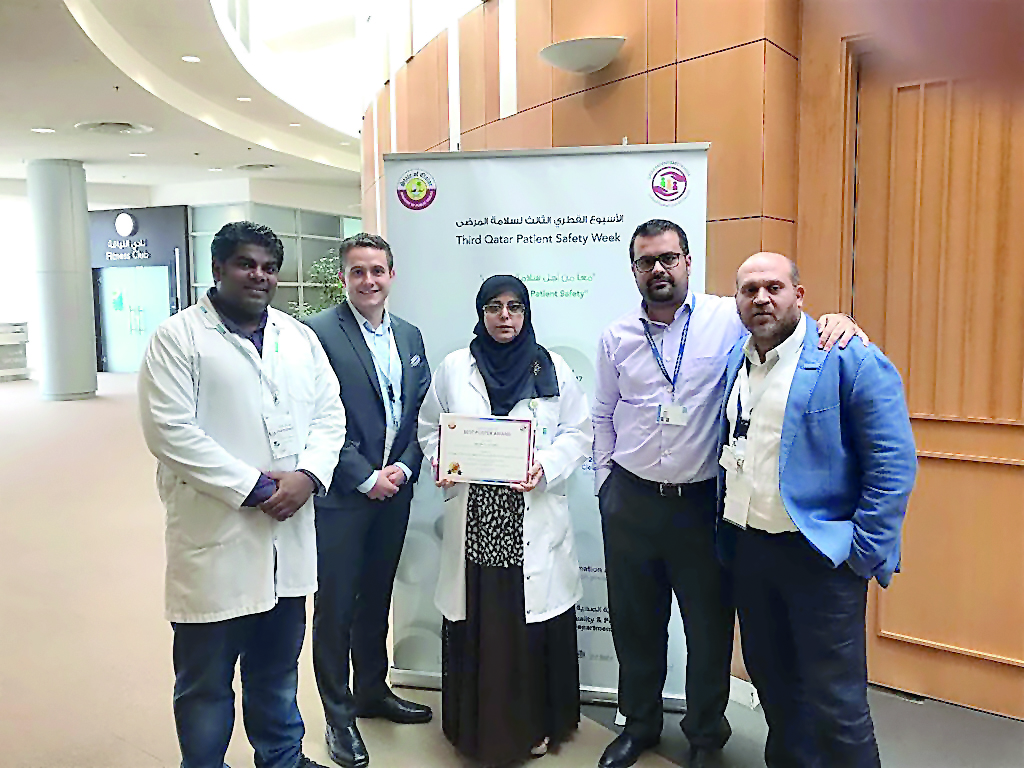 The faculty member of QU-CPH, who won the Best Poster Award, with other faculties and students. 