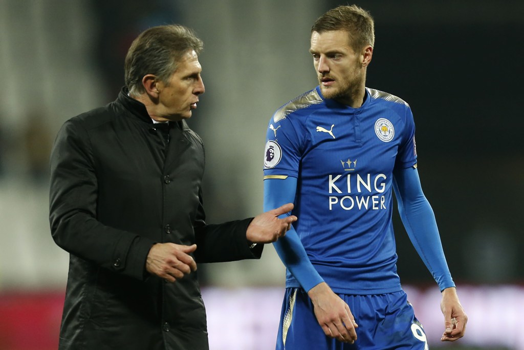 Leicester City manager Claude Puel (L) talks to England's striker Jamie Vardy during the English Premier League football match between West Ham United and Leicester City at The London Stadium, in east London on November 24, 2017.  AFP