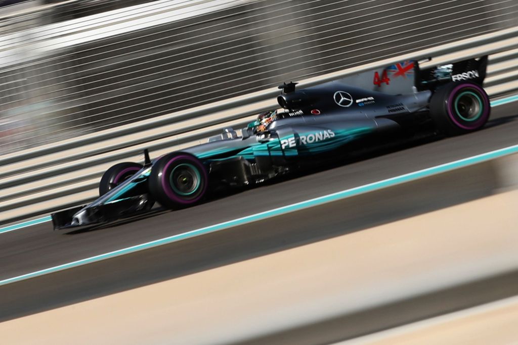 Mercedes' British driver Lewis Hamilton steers his car during the third practice session ahead of the Abu Dhabi Formula One Grand Prix at the Yas Marina circuit on November 25, 2017. / AFP / KARIM SAHIB
