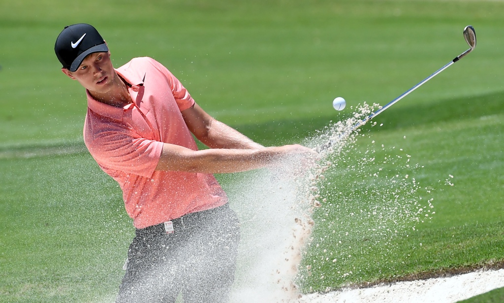 Cameron Davis of Australia hits out of a bunker during the third round of the Australian Open played at the Australian Golf Club course in Sydney on November 25, 2017./ AFP.