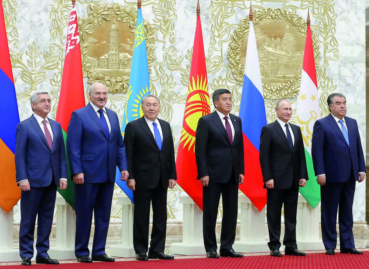 From L: Armenian President Serzh Sargsyan, Belarus' President Alexander Lukashenko, Kazakh President Nursultan Nazarbayev, Kyrgyz President Sooronbai Jeenbekov, Russian President Vladimir Putin and Tajik President Emomali Rakhmon pose for a family photo d