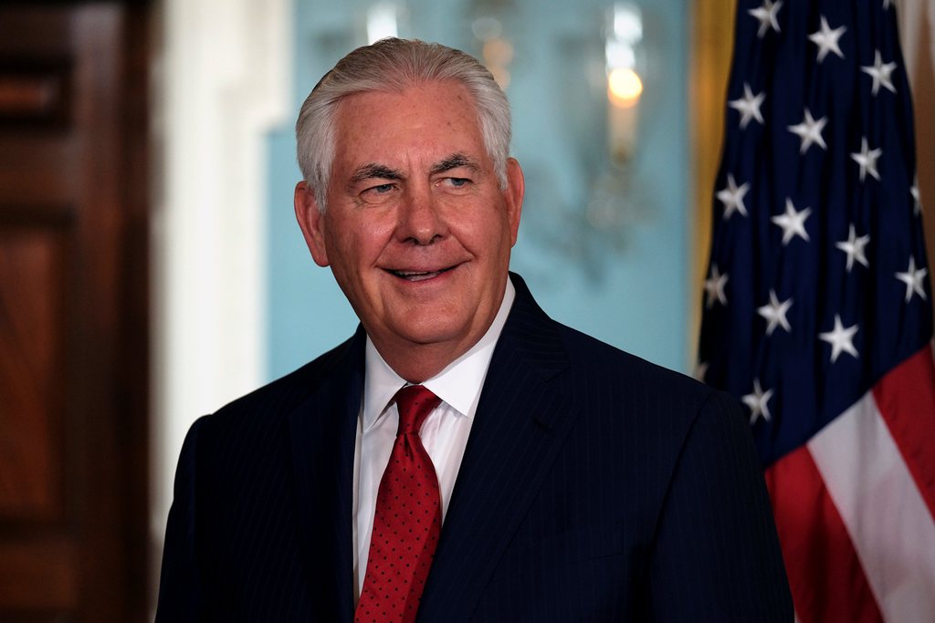 U.S. Secretary of State Rex Tillerson speaks with reporters after meeting with Libyan Prime Minister Fayez al-Sarraj in Washington, U.S., December 1, 2017. (REUTERS/James Lawler Duggan)
