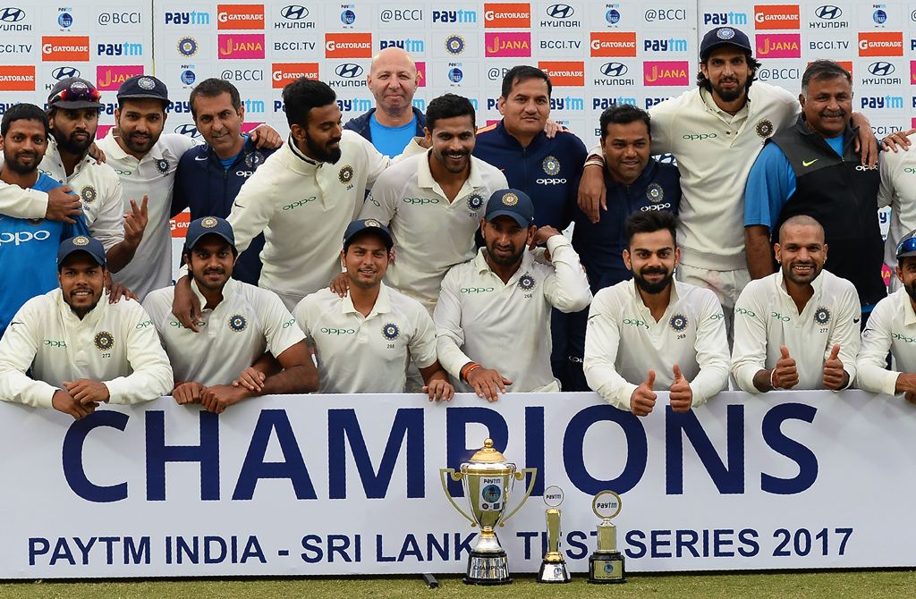 The Indian cricket team pose with the trophy after winning the third Test cricket match series against Sri Lanka at the Feroz Shah Kotla Stadium in New Delhi on December 6, 2017. (AFP / SAJJAD HUSSAIN)
