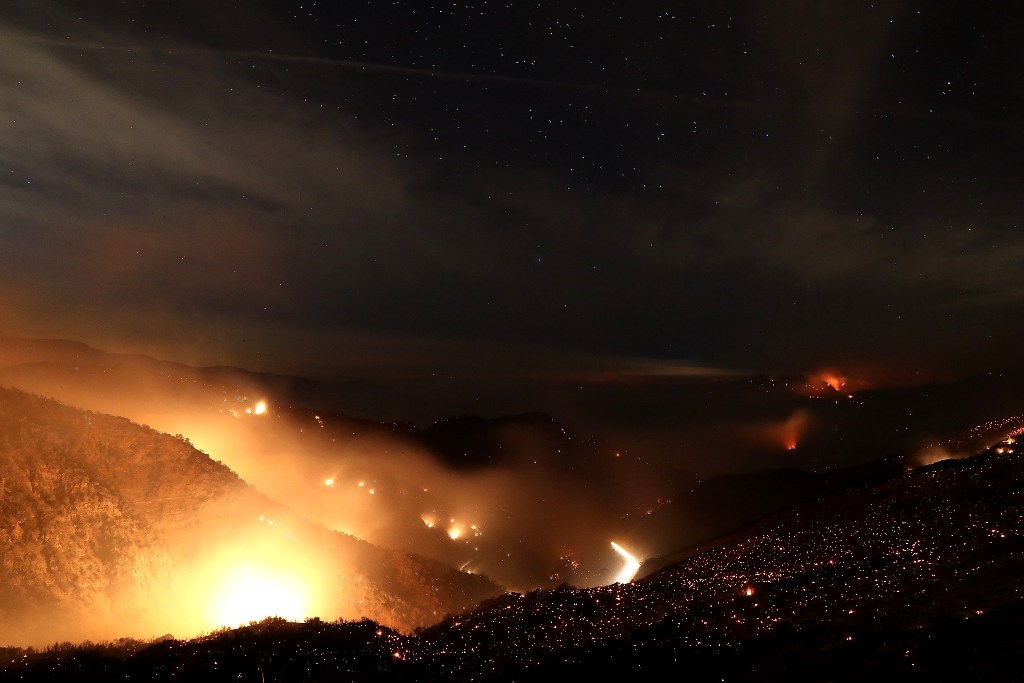 The Thomas fire burns in the Los Padres National Forest on December 8, 2017 near Ojai, California. The Thomas fire has burned over 132,000 acres and has destroyed 439 structures. Justin Sullivan/AFP

