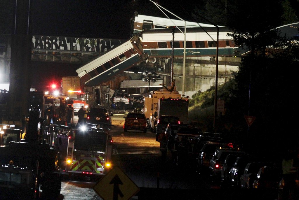 The scene where an Amtrak passenger train derailed on a bridge over interstate highway I-5 in DuPont, Washington, U.S. December 18, 2017. REUTERS/Steve Dipaola TPX IMAGES OF THE DAY.