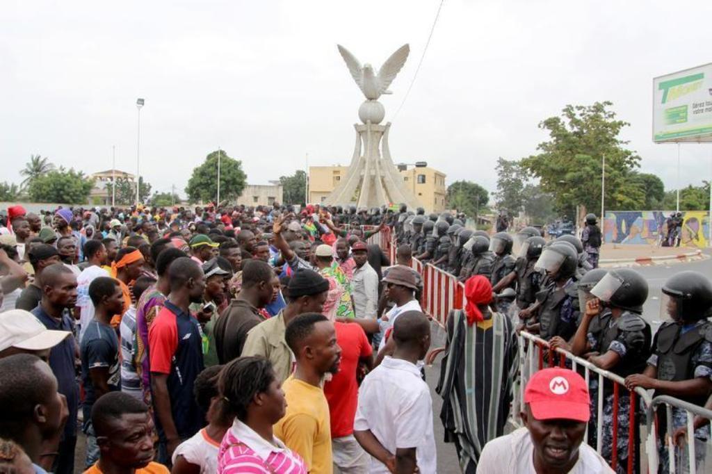 Opposition supporters gather during a protest calling for the immediate resignation of President Faure Gnassingbe in Lome, Togo, September 7, 2017. REUTERS/Stringer.