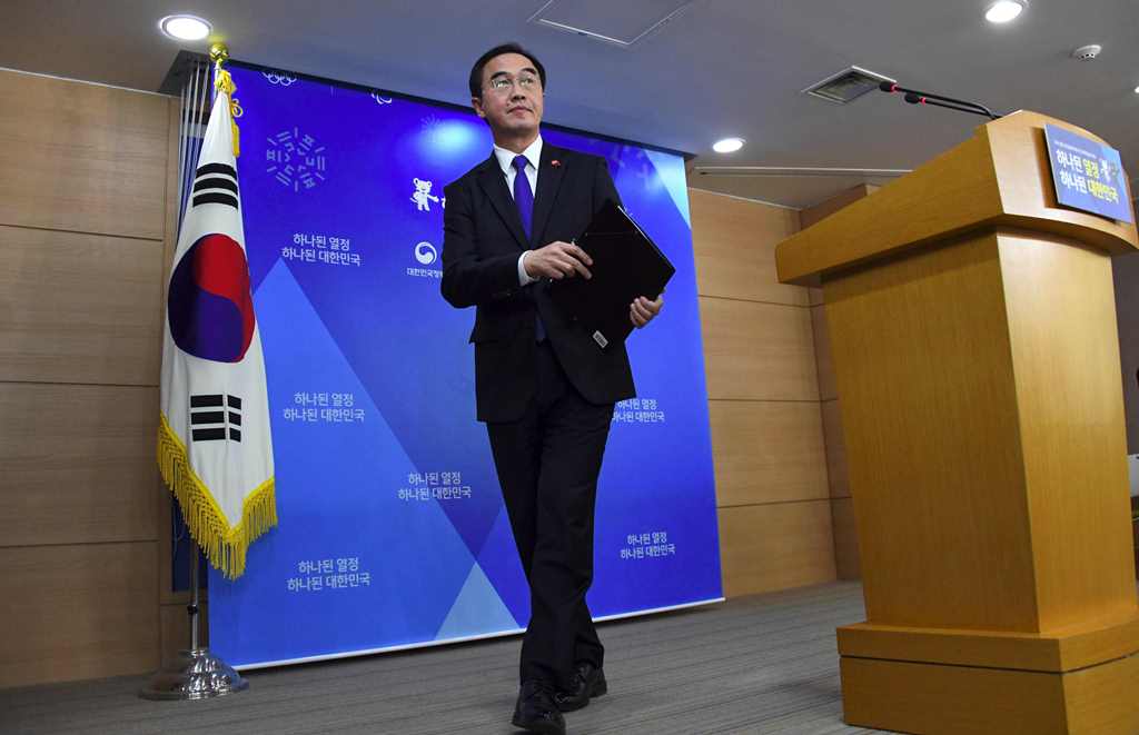 South Korea's Unification Minister Cho Myoung-Gyon leaves after a press conference at a government complex in Seoul on January 2, 2018. AFP / JUNG Yeon-Je
