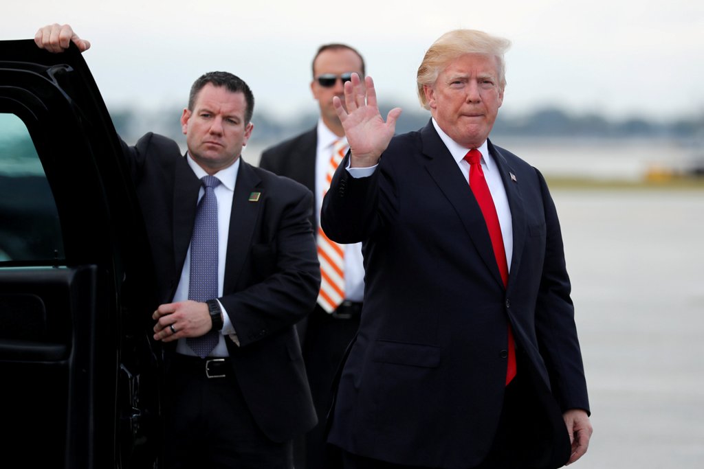 U.S. President Donald Trump arrives to board Air Force One to return to Washington at the conclusion on their holiday vacation, from Palm Beach International Airport in West Palm Beach, Florida, U.S. January 1, 2018. REUTERS/Jonathan Ernst
