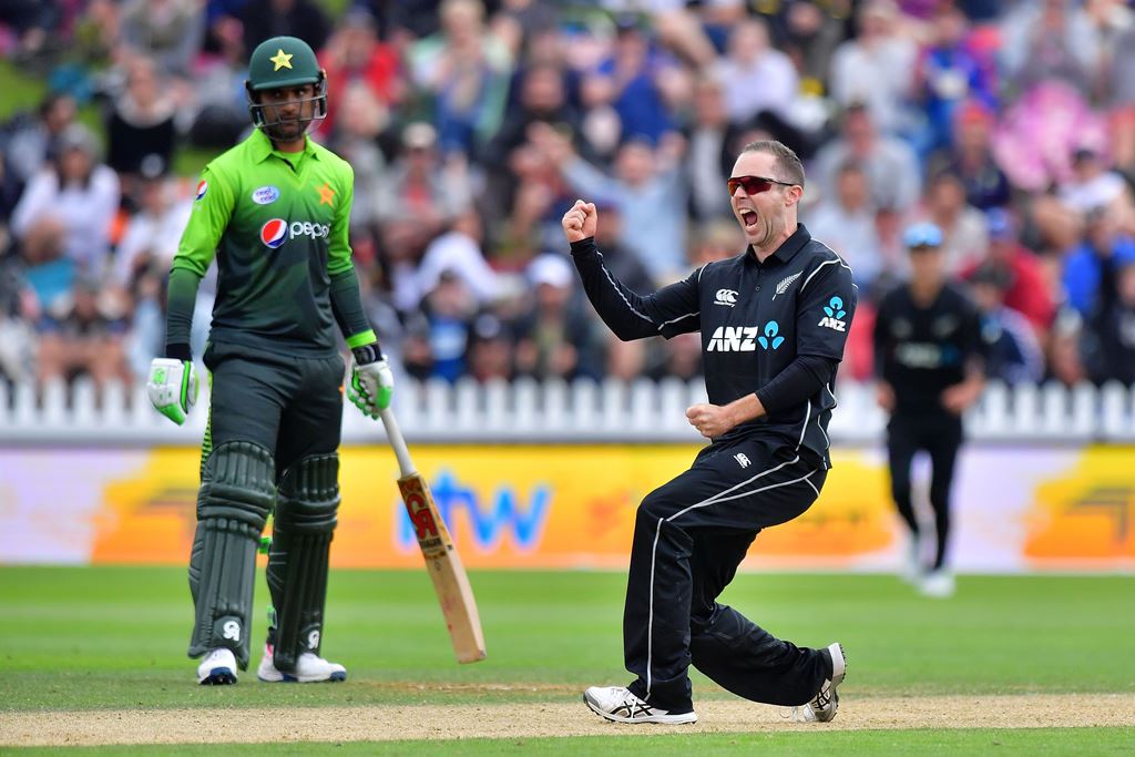 New Zealand's Todd Astle (R) celebrates Pakistan's Sarfraz Ahmed being caught with LBW watched by Pakistan's Fakhar Zaman (L) during the first one day international cricket match between New Zealand and Pakistan at Basin Reserve in Wellington on January 6
