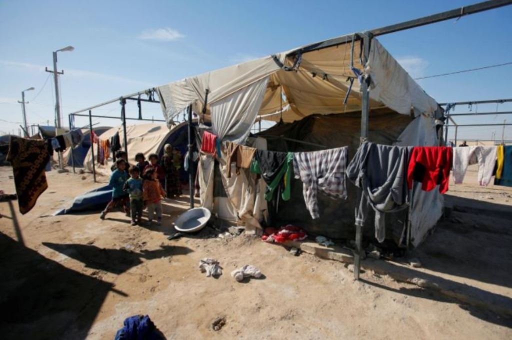 Displaced Iraqi children are seen at the Amriyat al Fallujah camp in Anbar Province, Iraq January 3, 2018. REUTERS/Khalid al-Mousily.