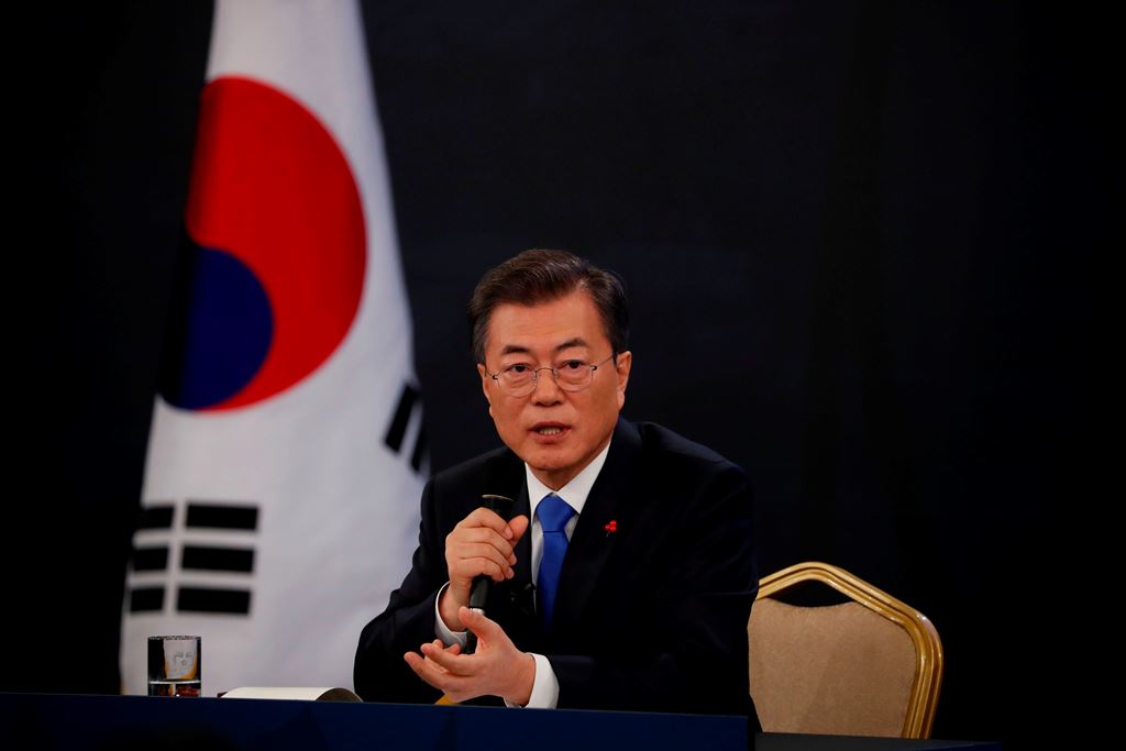 South Korean President Moon Jae-in answers reporters' question during his New Year news conference at the Presidential Blue House in Seoul on January 10, 2018. AFP / POOL / KIM HONG-JI

