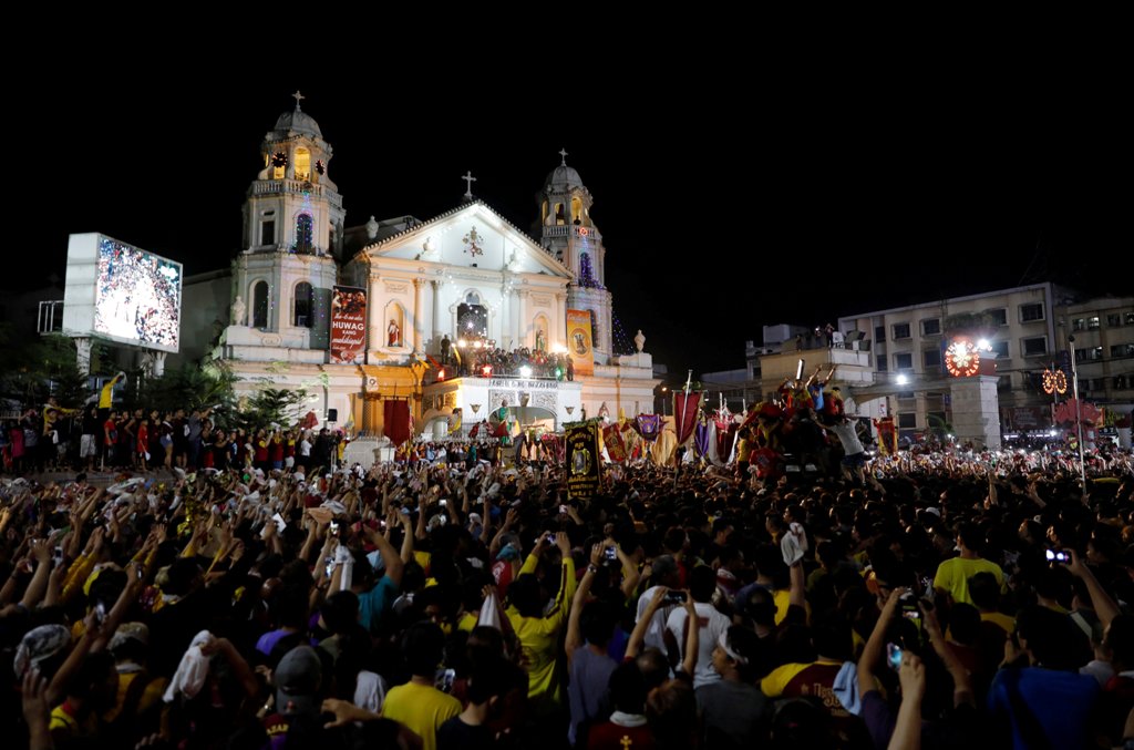 Devotees flock as a carriage bearing a Black Nazarene image makes its way back to Quiapo church, after a day-long annual religious procession in Manila, Philippines January 10, 2018. REUTERS/Dondi Tawatao