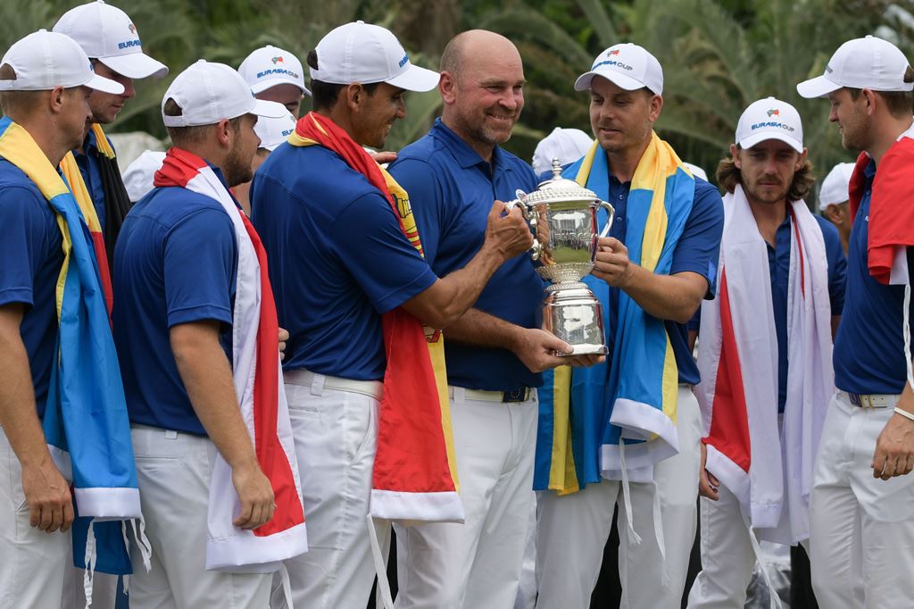 Team Europe's captain Thomas Bjorn (C) and team members hold the trophy after they won the 2018 Eurasia Cup Golf tournament at the Glenmarie Golf and Country club in Shah Alam, near Kuala Lumpur on January 14, 2018. / AFP / MOHD RASFAN