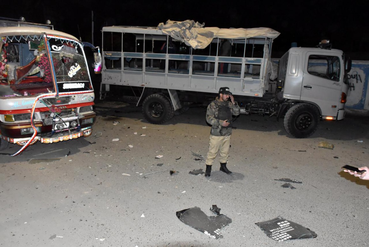 A soldier stands at the scene off a blast targeting a police truck in Quetta, Pakistan January 9, 2018. REUTERS/ Naseer Ahmed
