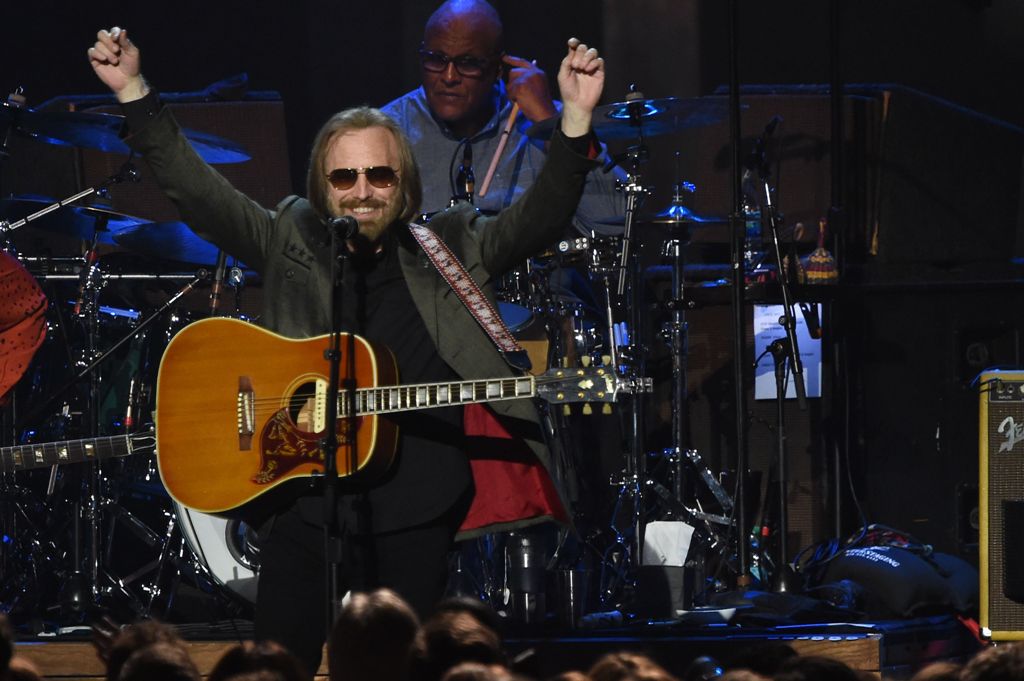 (file photo) taken on February 10, 2017 shows Tom Petty performing during the 2017 MusiCares Person of the Year, honouring Tom Petty, in Los Angeles, California. AFP / Robyn BECK