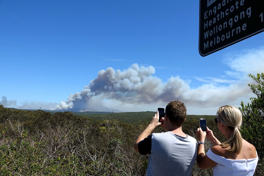 Onlookers watch as a bushfire burns in the Royal National Park, south of Sydney, New South Wales, Australia, 20 January 2018. EPA/BEN RUSHTON