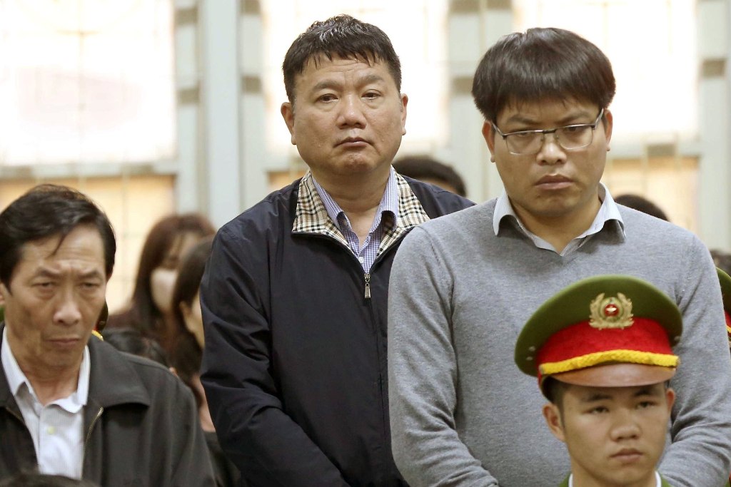  Dinh La Thang (C), former Chairman of the Member Council of PetroVietnam, stands trial in the courtroom in Hanoi, Vietnam, 22 January 2018. EPA/STR VIETNAM OUT