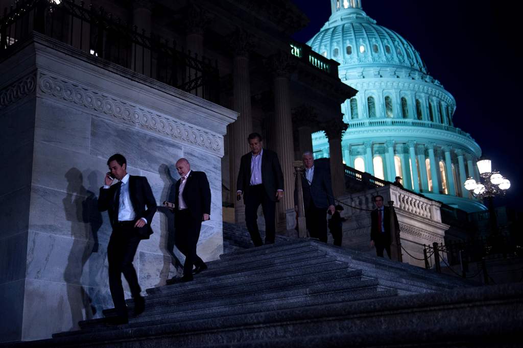 Members of the House of Representatives leave after a vote on Capitol Hill after the House and Senate moved to end a government shutdown, on January 22, 2018 in Washington, DC. / AFP / Brendan Smialowski