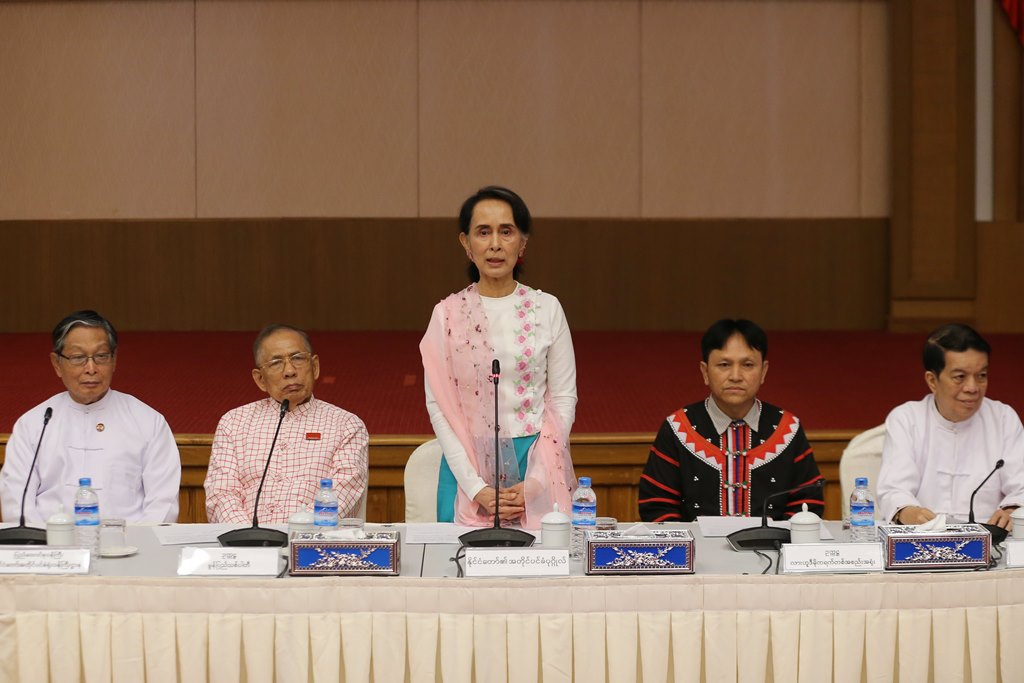Myanmar's State Counselor and Foreign Minister Aung San Suu Kyi talks to media during their press briefing with New Mon State Party (NMSP) and Lahu Democratic Union (LDU), at National Reconciliation and Peace Centre (NRPC) in Naypyitaw, Myanmar, 23 Januar
