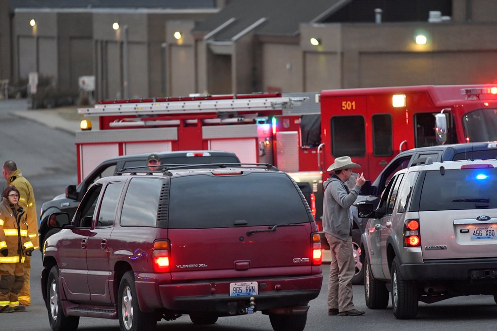 Police investigators are seen at the scene of a shooting at Marshall County High School in Benton, Kentucky, U.S., January 23, 2018. REUTERS/Harrison McClary

