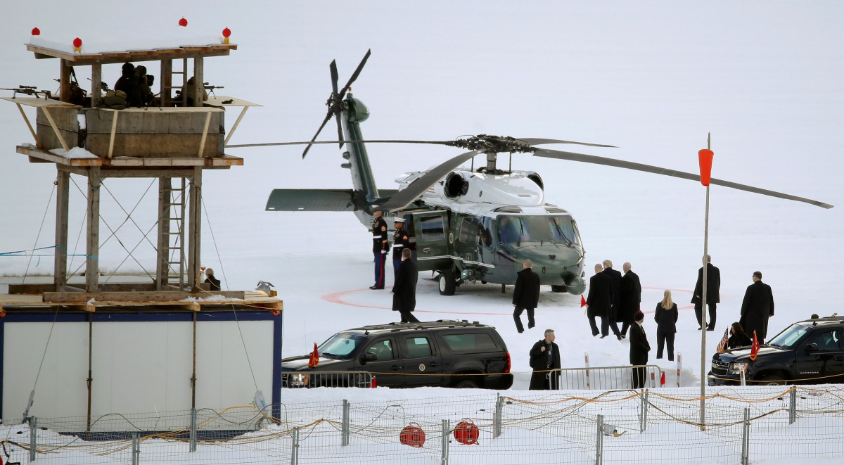 U.S. President Donald Trump walks towards Marine One as he leaves after his visit to the World Economic Forum (WEF) in Davos, Switzerland, January 26, 2018. Reuters/Arnd Wiegmann