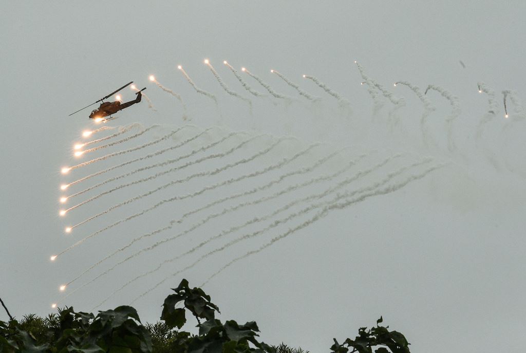 A US-made AH-1W Super Cobra helicopter launches flares during an annual drill at the military base in the eastern city of Hualien on January 30, 2018. AFP / Mandy Cheng 