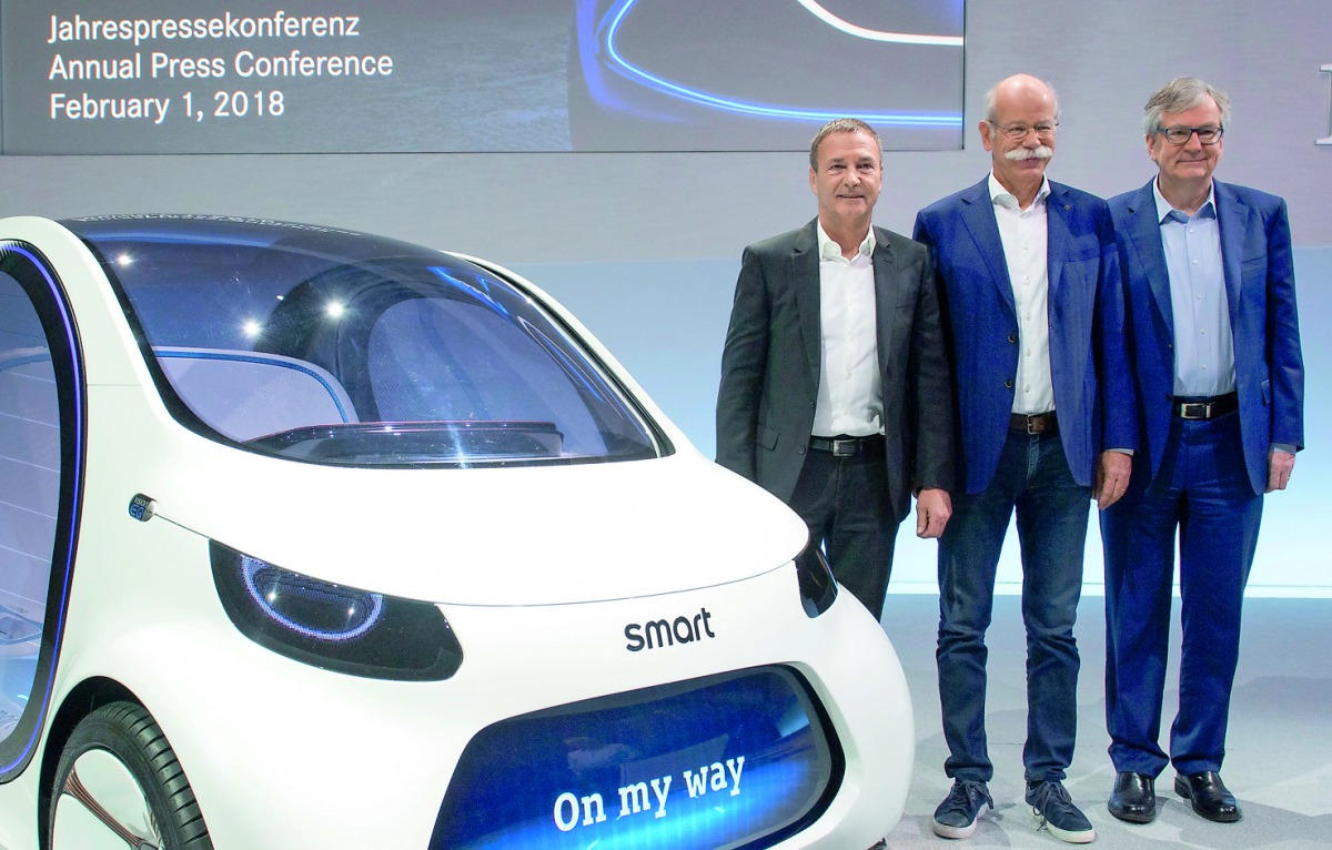 (L-R) Member of the board for finances Bodo Uebber, the CEO of German auto giant Daimler AG Dieter Zetsche and member of the board for busses and trucks Martin Daum, pose during the company's annual press conference in Stuttgart, southwestern Germany, on 