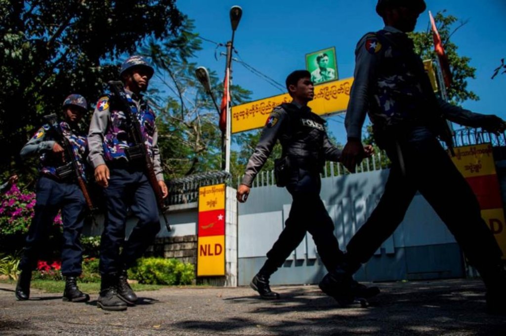 File photo of Police officers patrol in front of the residence of Myanmar's leader Aung San Suu Kyi in Yangon on February 1, 2018, after a petrol bomb was hurled into the compound. AFP / YE AUNG THU 